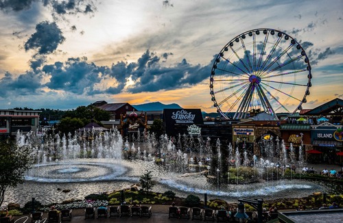 Pigeon Forge Hotel | Margaritaville Island Hotel