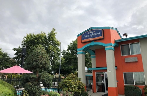 Southeast Salem Hotel | Howard Johnson by Wyndham Salem