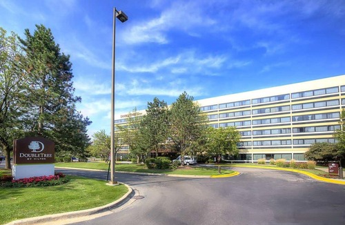 Schaumburg Hotel | DoubleTree by Hilton Chicago - Schaumburg