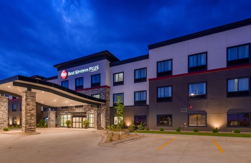 La Crescent Hotel | Best Western Plus at La Crescent Event Center