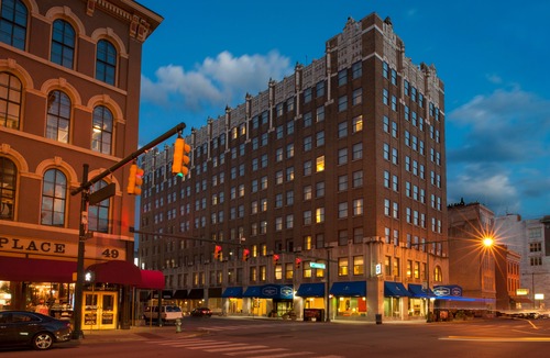 Wholesale District Hotel | Hampton Inn Indianapolis Downtown Across from Circle Centre