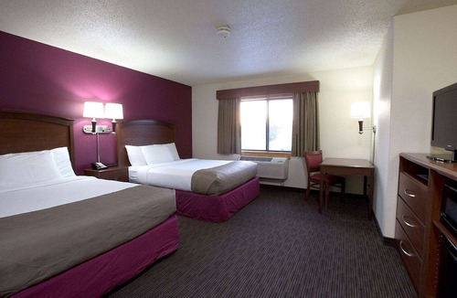 Osceola Hotel | AmericInn by Wyndham Osceola