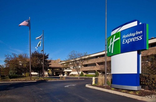 Arlington Heights Hotel | Holiday Inn Express Chicago NW - Arlington Heights, an Ihg Hotel