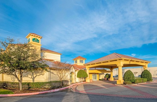 Sherman Hotel | La Quinta by Wyndham Sherman