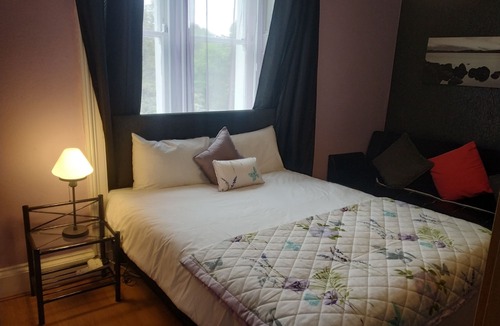 Busby Hotel | Busby Apartments