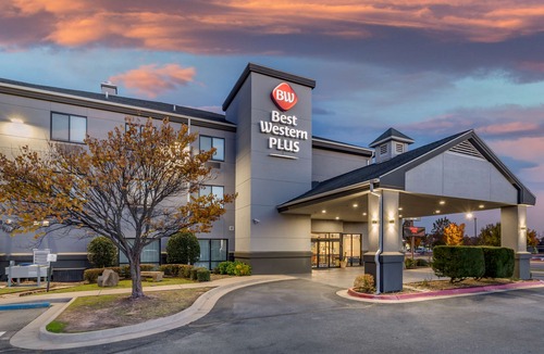 Bentonville Hotel | Best Western Plus Castlerock Inn & Suites
