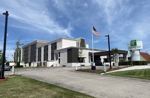 Airport Township Hotel | DoubleTree by Hilton St. Louis Airport