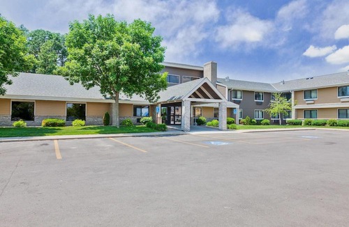 Algona Hotel | AmericInn by Wyndham Algona