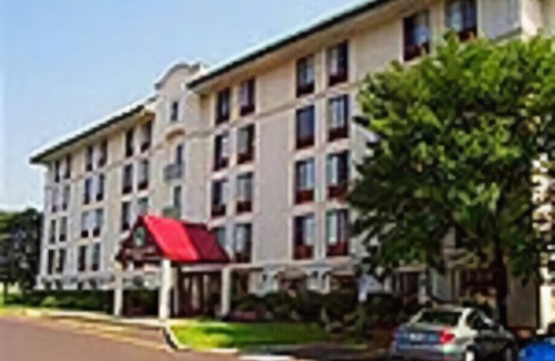 Trevose Hotel | Quality Inn & Suites Bensalem