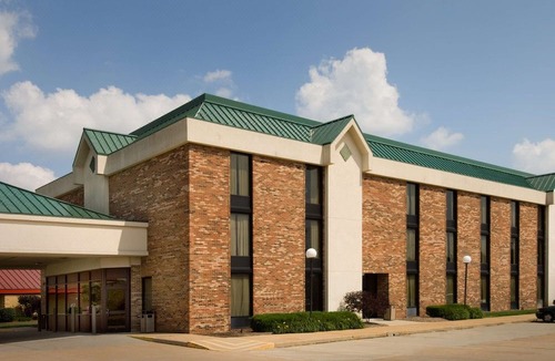 Fenton Hotel | Pear Tree Inn St. Louis Fenton