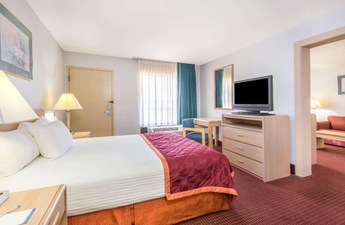 Topeka Hotel | Baymont by Wyndham Topeka