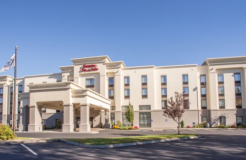 Lochmere Hotel | Hampton Inn & Suites Tilton