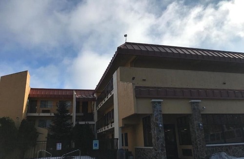 Cornwall Park Hotel | MorningGlory Inn & Suites