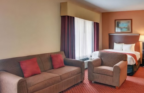 Mabank Hotel | Quality Suites Near Cedar Creek Lake