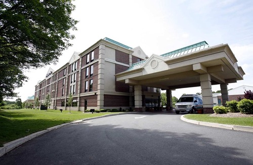 Windsor Hotel | Hampton Inn Hartford Airport
