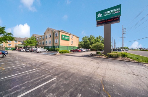 Airport Township Hotel | HomeTowne Studios by Red Roof St. Louis - Airport/ N Lindbergh