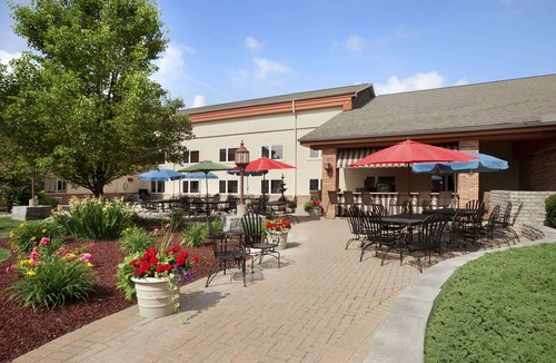 Saginaw Hotel | Ramada by Wyndham Saginaw Hotel & Suites