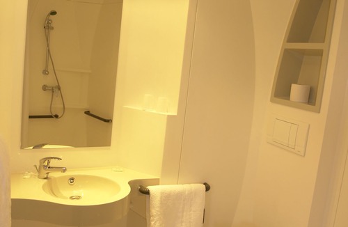 Evreux Hotel | Brit Hotel La Bonne Etape