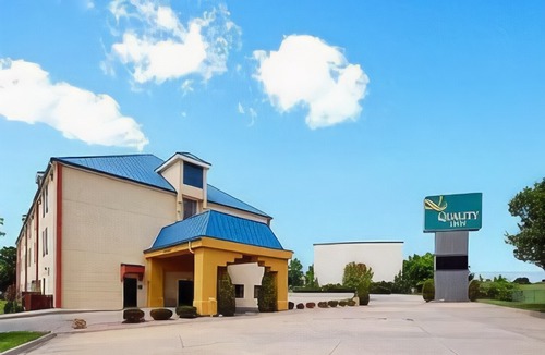 Blue Springs Hotel | SureStay Plus Hotel by Best Western Blue Springs