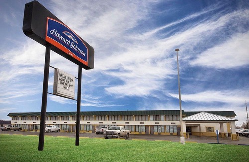 Gillette Hotel | Howard Johnson by Wyndham Gillette