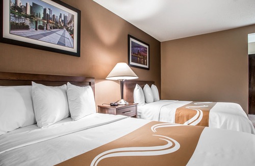 Elgin Hotel | Quality Inn Elgin I-90