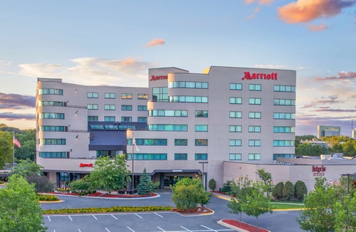 St. Louis Park Hotel | Minneapolis Marriott West