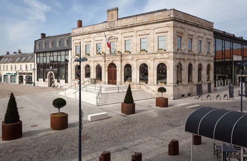 Gravelines Hotel | Logis hôtel du Beffroi Gravelines Dunkerque