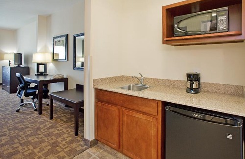 Topeka Hotel | Holiday Inn Express Topeka North, an Ihg Hotel
