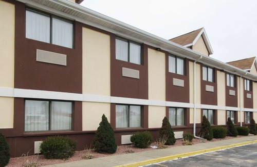 Benton Harbor Hotel | Quality Inn & Suites