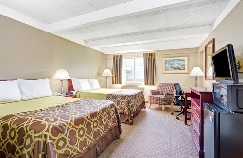 Iowa City Hotel | Travelodge by Wyndham Iowa City