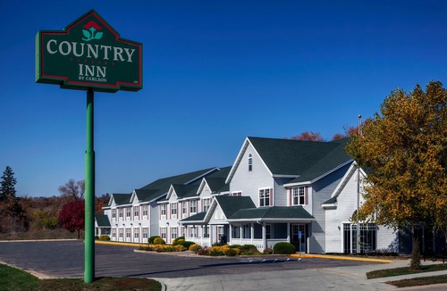 Decorah Hotel | Country Inn & Suites by Radisson, Decorah, IA