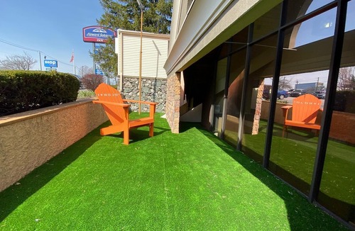 Clifton Hotel | Howard Johnson by Wyndham Clifton NJ