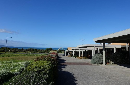 Apollo Bay Hotel | Beachfront Motel