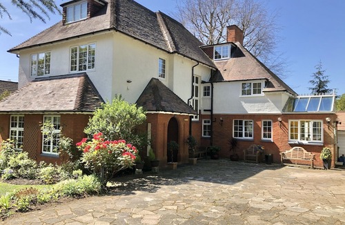 Rushmoor District Hotel | Melford House