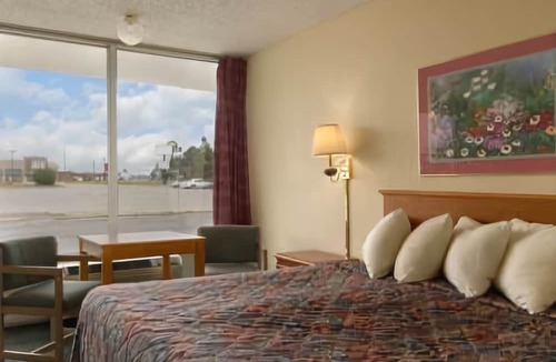 Newport Hotel | Days Inn by Wyndham Newport