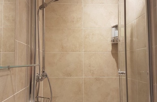 Tadley Hotel | Apple Tree Place B&B