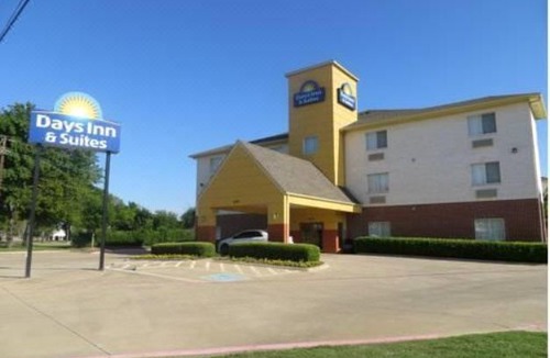 Northwest Dallas Hotel | Days Inn & Suites by Wyndham Dallas