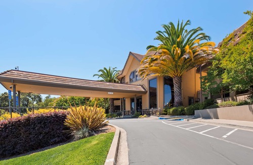 Novato Hotel | Best Western Plus Novato Oaks Inn