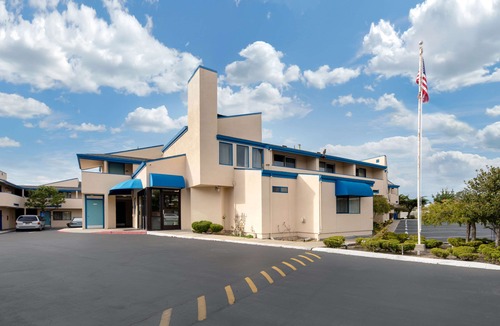 Seaside Hotel | Econo Lodge Bay Breeze