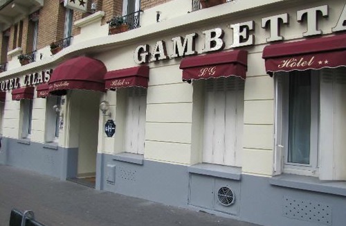 Saint-Fargeau Hotel | Hipotel Lilas Gambetta