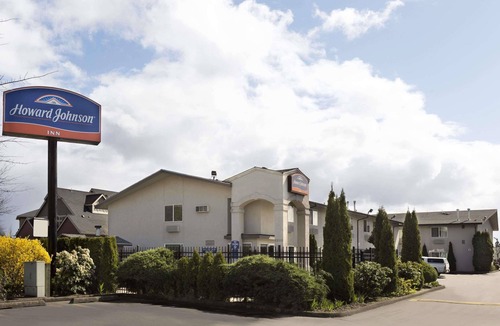 Southeast Salem Hotel | Howard Johnson by Wyndham Salem