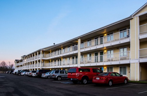 Salem Hotel | HomeTowne Studios by Red Roof Salem, or