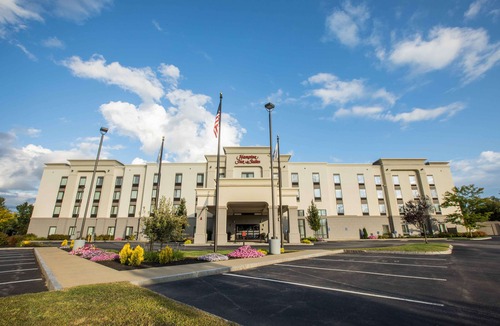 Lochmere Hotel | Hampton Inn & Suites Tilton