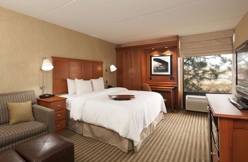 Schiller Park Hotel | Hampton Inn Chicago-O'Hare International Airport