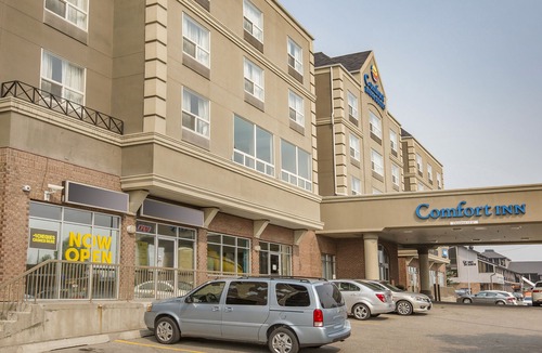 Southwest Calgary Hotel | Comfort Inn & Suites South
