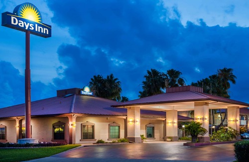 Portland Hotel | Days Inn by Wyndham Portland/Corpus Christi
