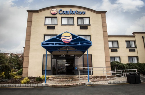 Edgewater Hotel | Comfort Inn Edgewater on Hudson River