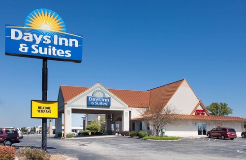 Kokomo Hotel | Days Inn & Suites by Wyndham Kokomo