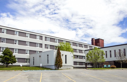 Gander Hotel | Quality Hotel & Suites
