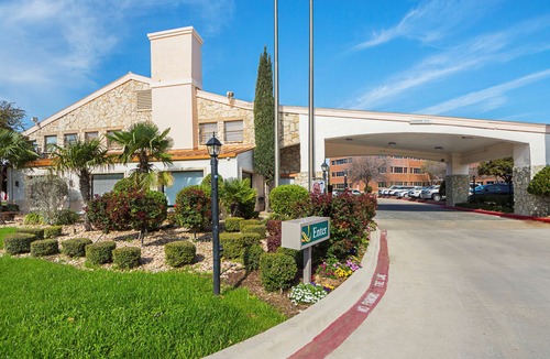 North Richland Hills Hotel | Quality Inn & Suites North Richland Hills
